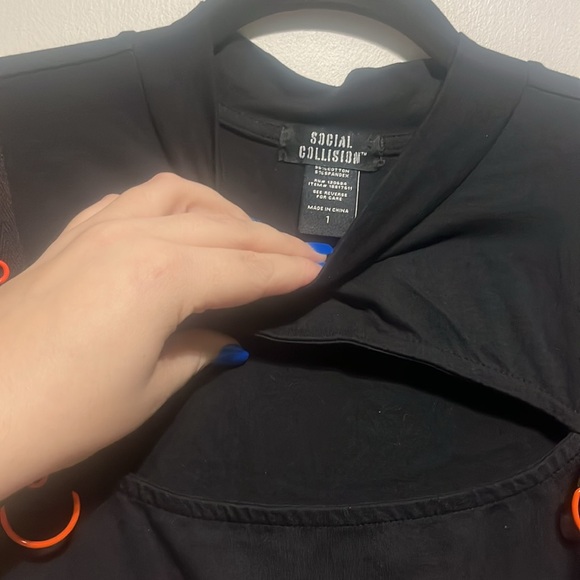 NWOT Hot Topic Social Collision Jack-O-Lantern Cut Out Cropped Tee - Picture 2 of 3